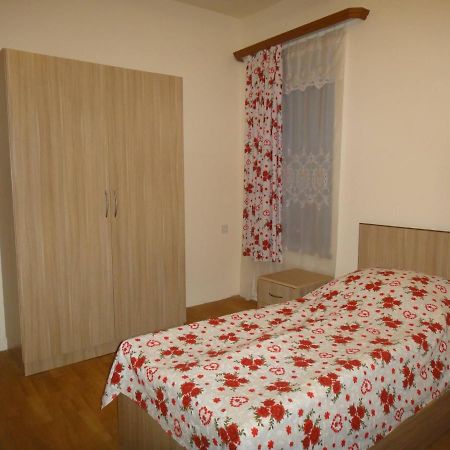 Artyomi Toon Apartman Dilisan Kültér fotó