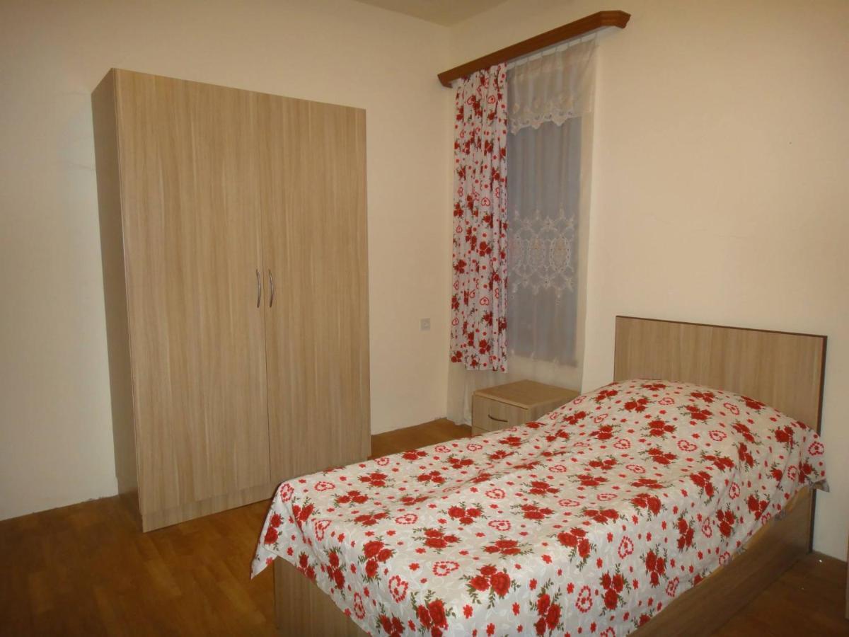 Artyomi Toon Apartman Dilisan Kültér fotó